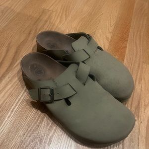 Birkenstock Boston clogs
